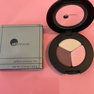 Glo minerals eyeshadow color Posh